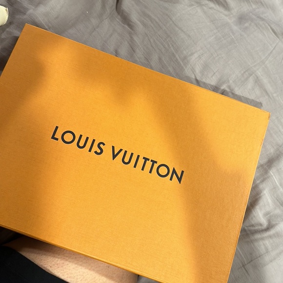 Louis Vuitton Toiletry Pouch Fuchsia - Picture 4 of 8